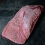 Creekstone Farms US Brisket auf Schieferplatte in Premium-Qualität für Gezer Gastronomie-Kunden.