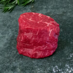 Argentinisches Black-Angus Rinderfilet 4/5, fachgerecht pariert auf einer Schieferplatte präsentiert für Gezer Kunden.