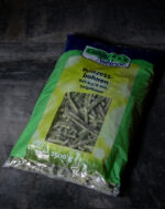 Knackfrische, extra feine Prinzessbohnen in einer Verpackung, ideal als Beilage pariert. Auf einer Schieferplatte für Gezer Gastronomie-Kunden präsentiert.